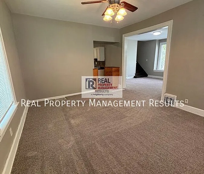 719 E Chandler Ave — Photo 4