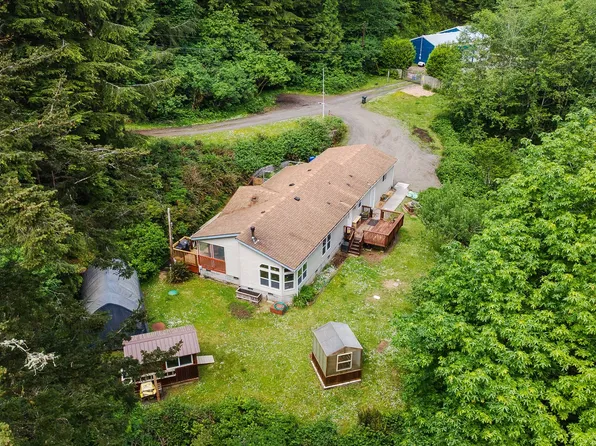 63301 Adirondack Rd, Coos Bay, OR 97420