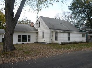 11 W Washington Ave, Charleston, IL 61920