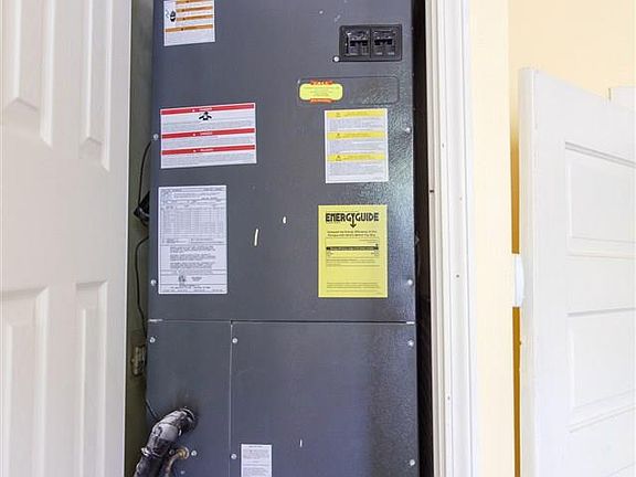4th image of 1005 N I St