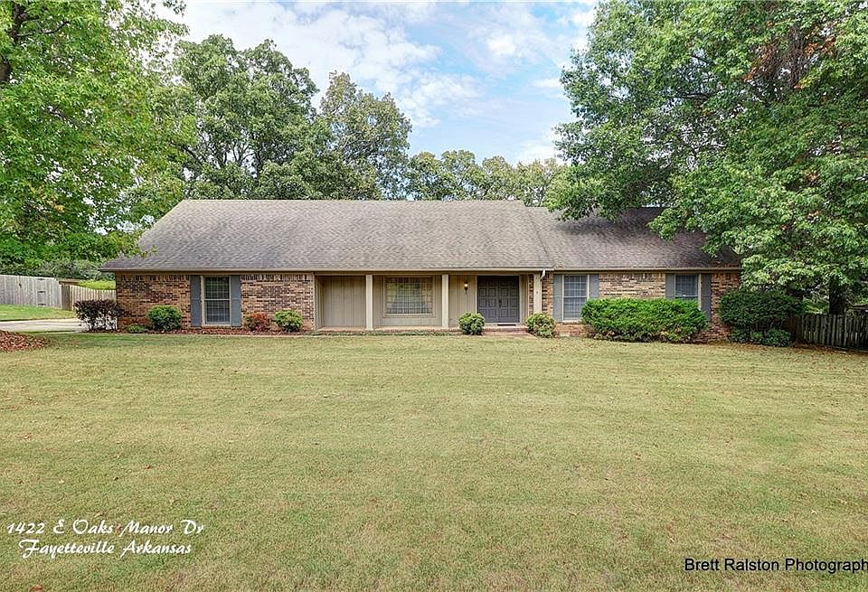 1st image of 1422 E Oaks Manor Dr