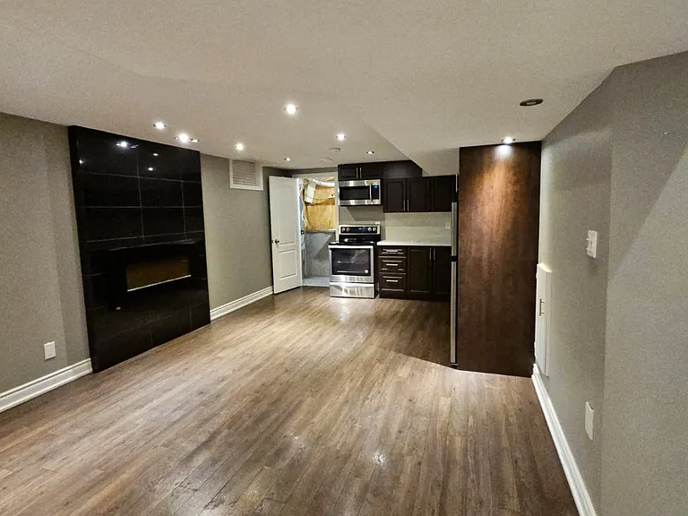 118 Earlsbridge Blvd #BASEMENT — Photo 1