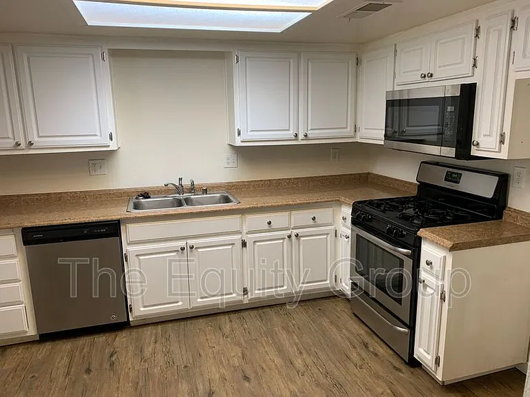 3912 W Meadow Ave — Photo 9