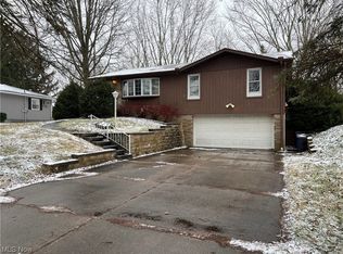 1356 Whitehall Dr, Mogadore, OH