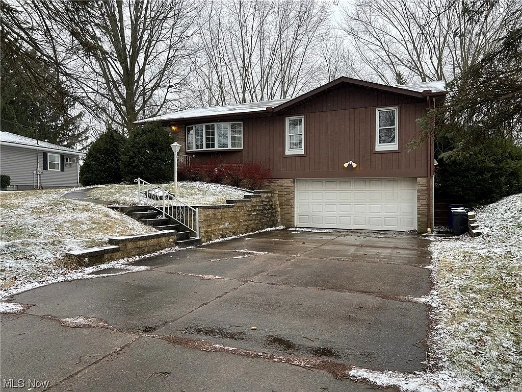 1356 Whitehall Dr photo 1