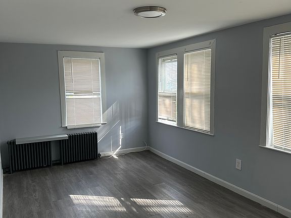 4th image of 81 Bow St