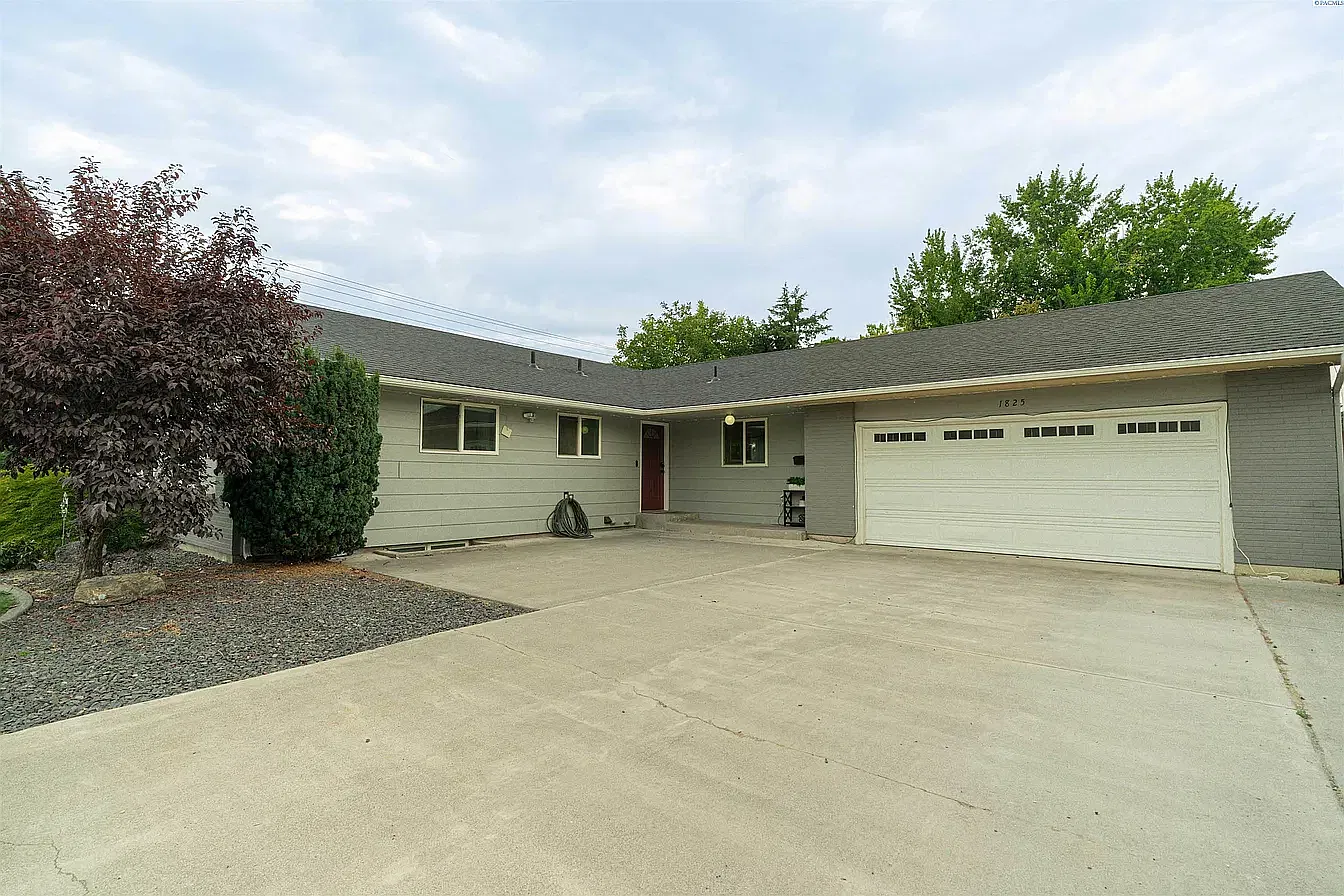 6 bed, 3094 sqft, $3,500 — Photo 1