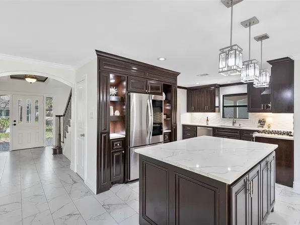 7615 Fernbrook Ln, Houston, TX 77070