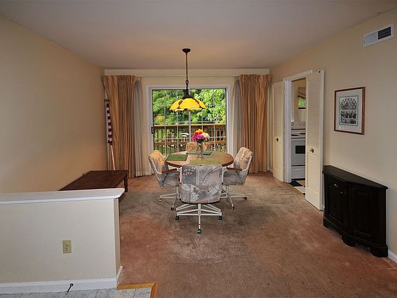 3rd image of 4278 Chateau De Ville Dr APT G
