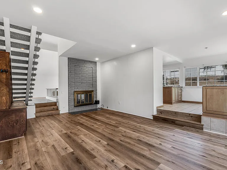 327 Bethany St — Photo 16