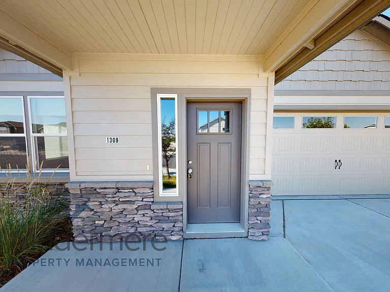 1309 SW Virginia St — Photo 1