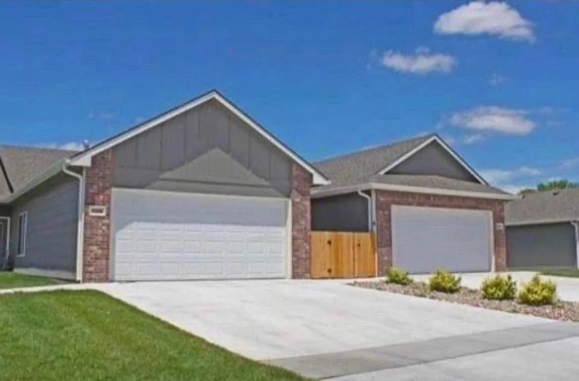 3 bed, 1200 sqft, $1,595 — Photo 1