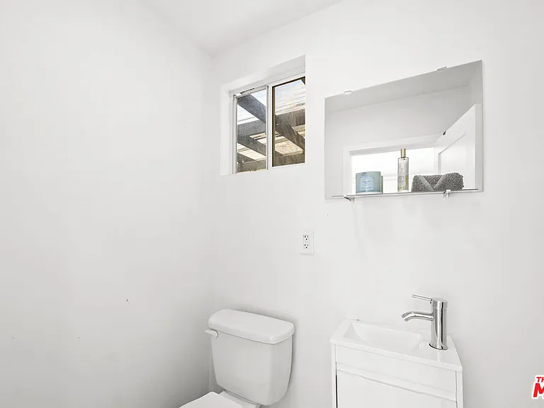9007 David Ave — Photo 33