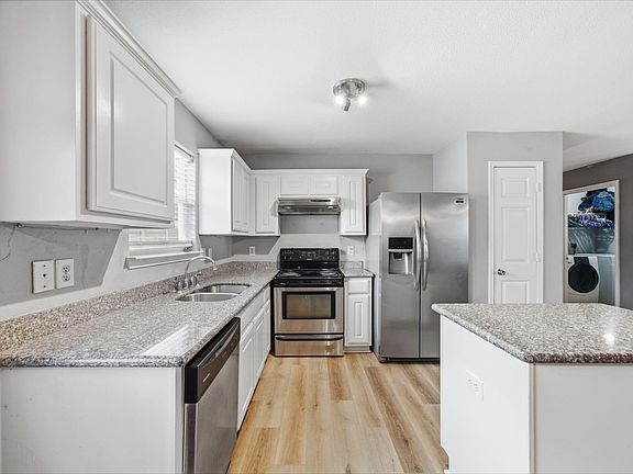 4th image of 6834 Rambling Brook Ln