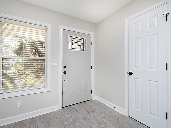 5th image of 2025 S Bernard Dr