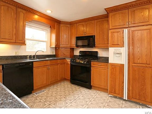 2nd image of 2 Hogan Ln