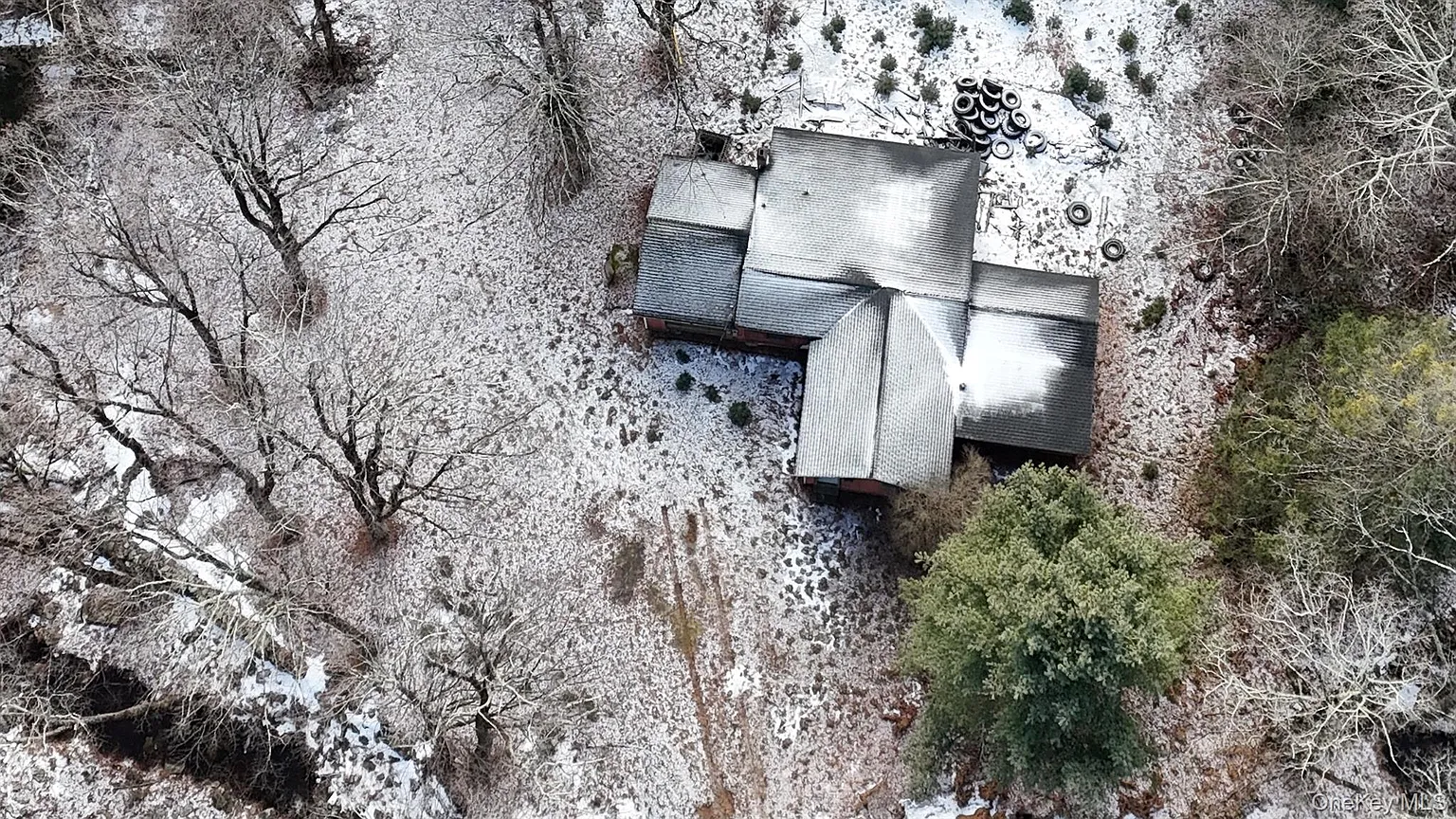 95 Skinner Road photo 1