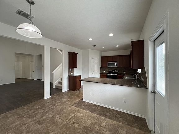 3rd image of 505 Saddlehorn Way