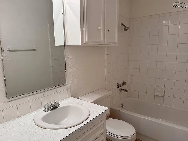 1611 Bell St — Photo 12