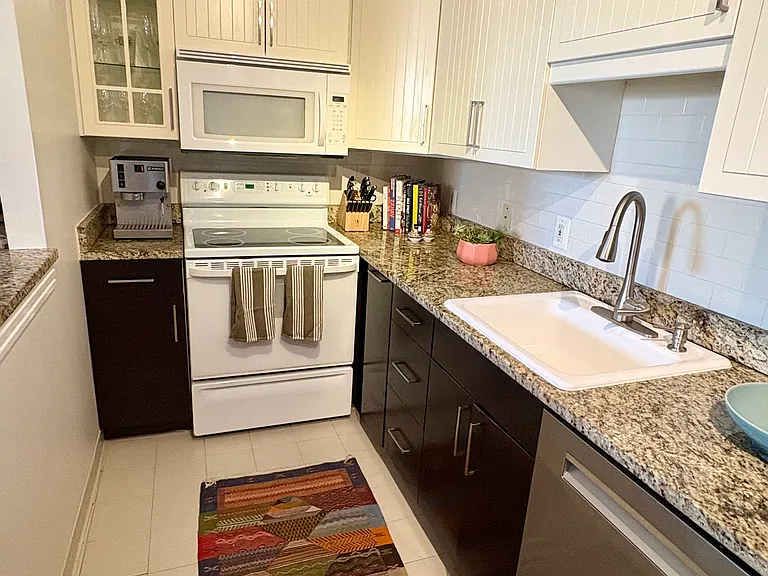 918 Spruce St #8 — Photo 5