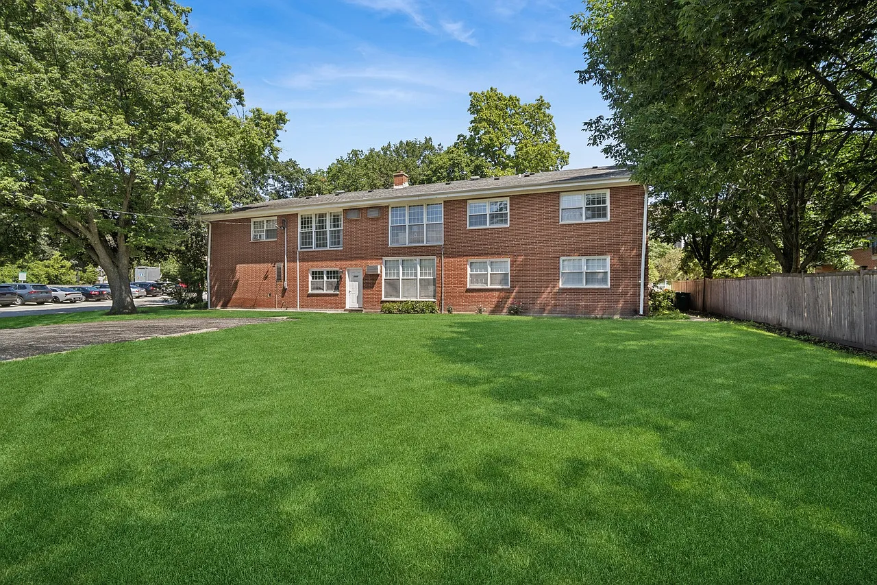 3 bed, 1.5 bath, 1066 sqft, $2,900 — Photo 2