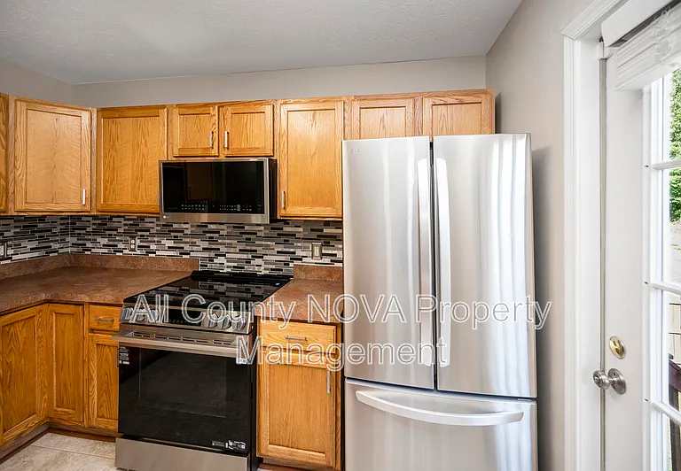610 Kensington Dr — Photo 22