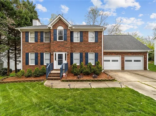 1002 New Hampshire Dr, Jamestown, NC 27282