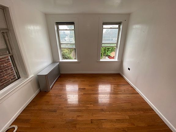 4th image of 35-20 32nd St #2A