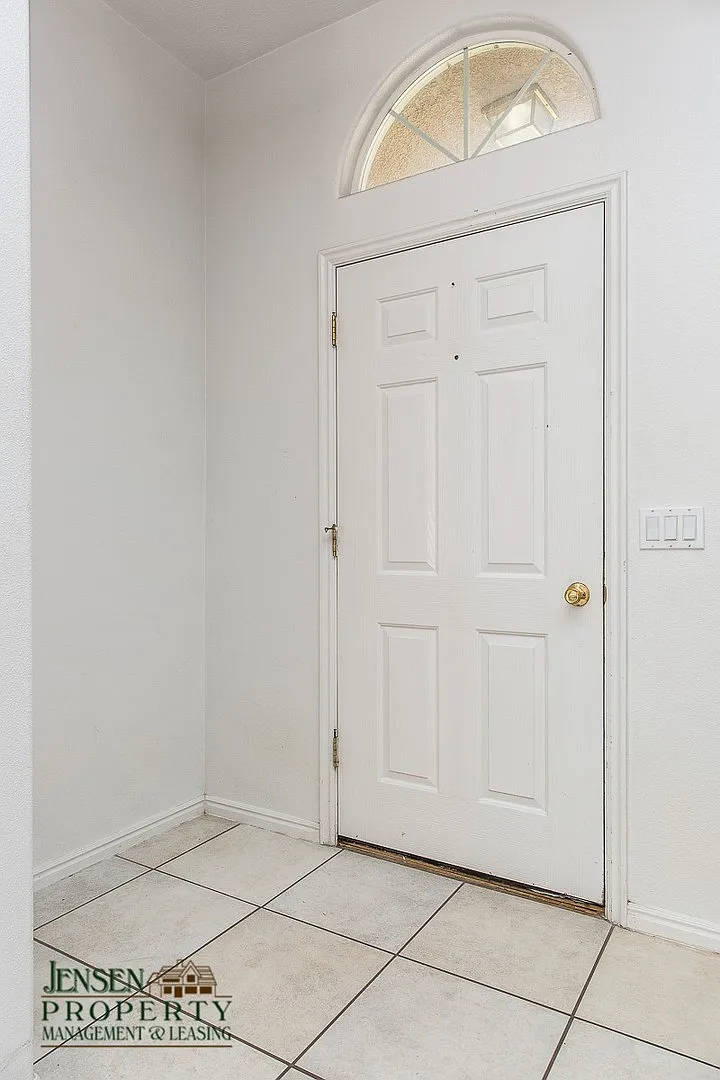 5 Bedroom Home in Red Cliffs — Photo 4