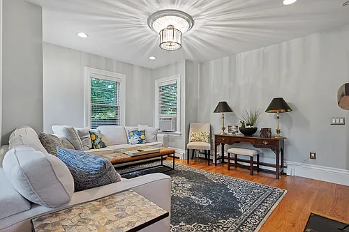 13 Saint James St Photo 1