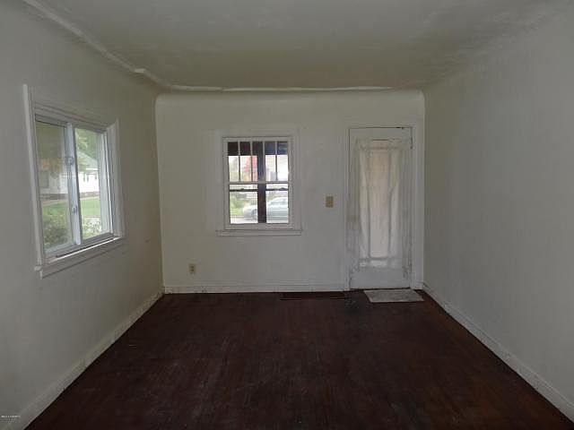 1st image of 21 34th St SE