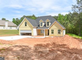 104 Fuller Ct, Grantville, GA 30220