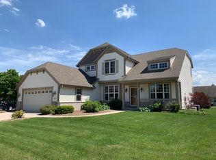 3851 Valley Creek Dr, Waukesha, WI 53189