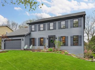853 Huntleigh Dr, Naperville, IL 60540
