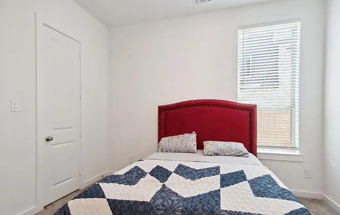 5203 Fremont Dr — Photo 18