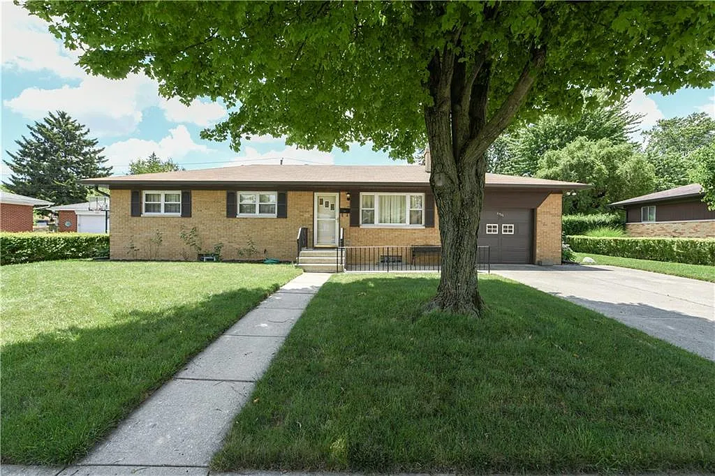 5435 Maplewood Dr photo 1
