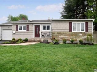 33 Vera Ave, Plainview, NY 11803