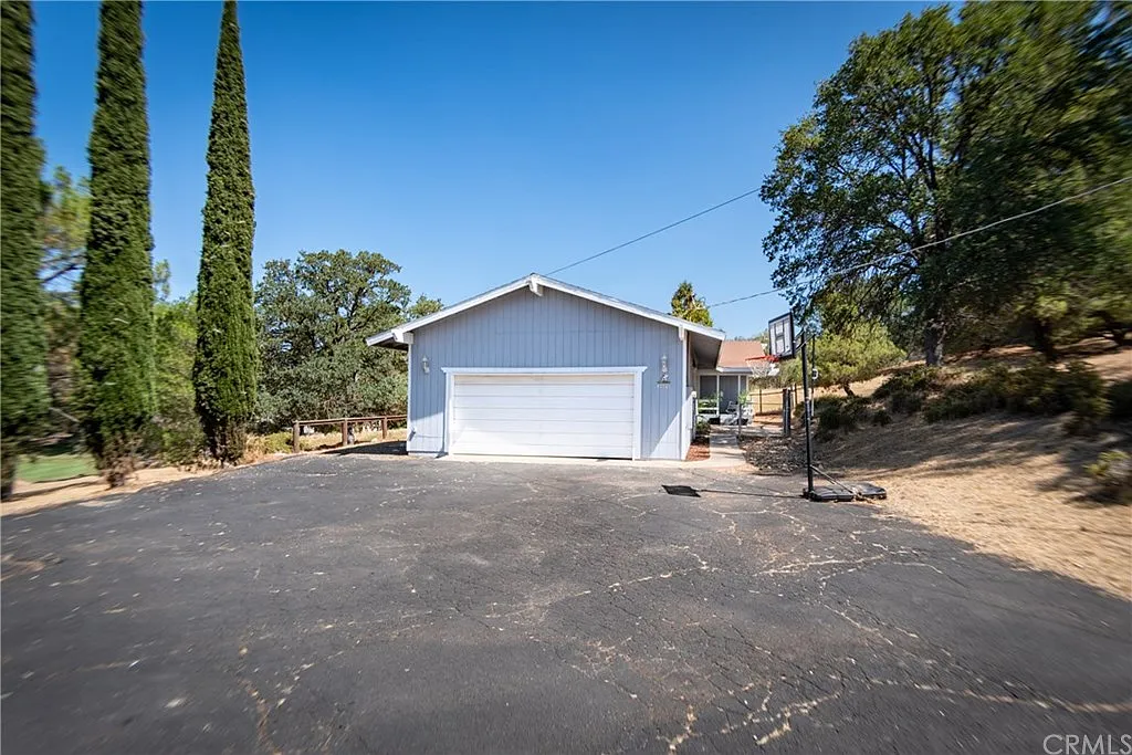 42865 Yosemite Springs Dr photo 1