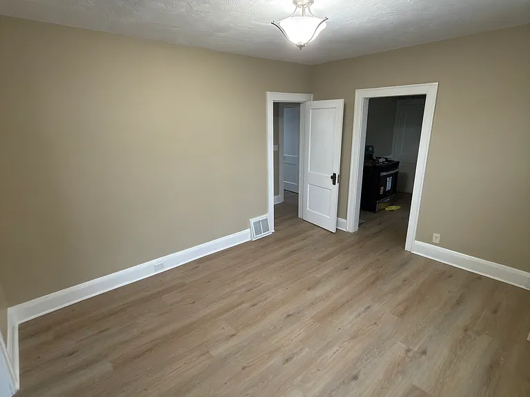 719 Wabash Ave SW — Photo 3