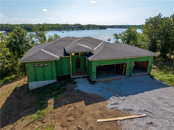 10 Tomahawk Cir, Lake Winnebago, MO 64034