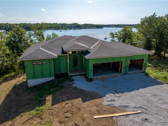 10 Tomahawk Cir, Lake Winnebago, MO 64034