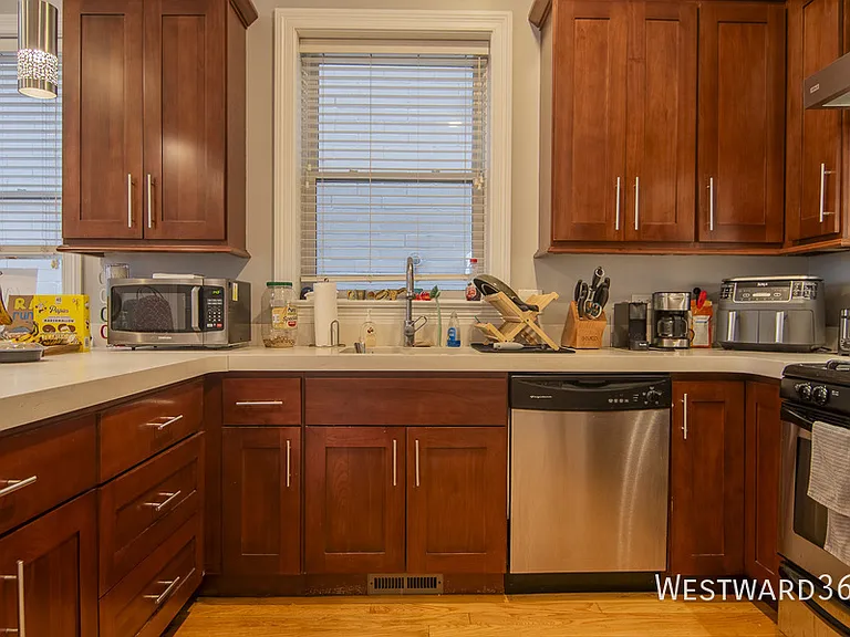 3718 N Wilton Ave #2 — Photo 6