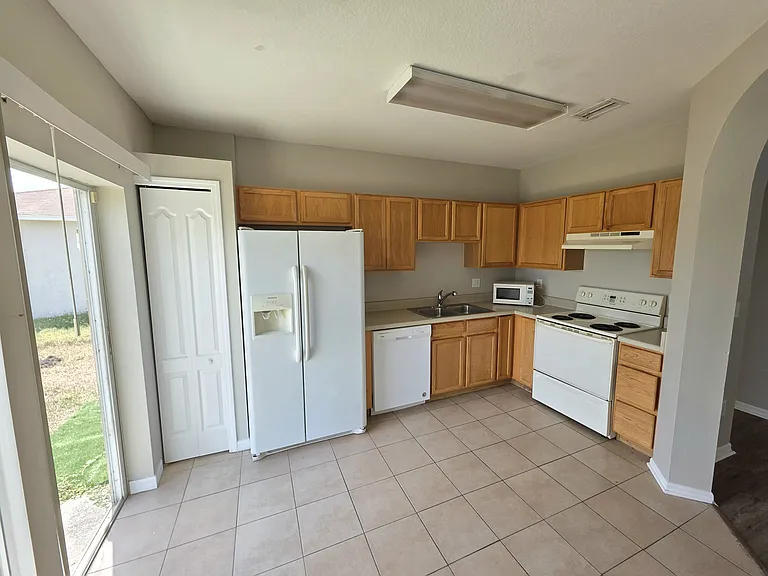 12604 Montford Ln — Photo 6