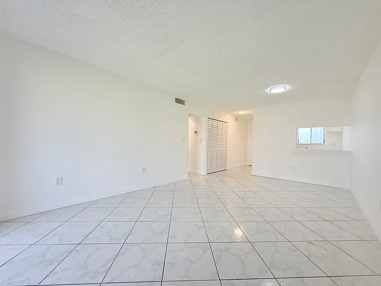 6106 Forest Hill Blvd #204 — Photo 2