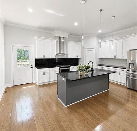 5th image of 403 Clifton St SE