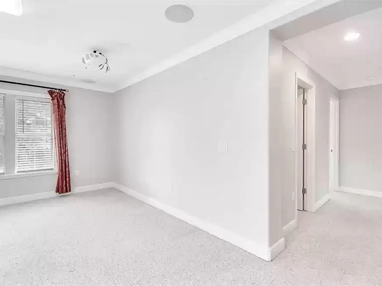 10119 Malpas Point — Photo 21