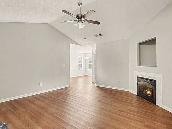 3rd image of 85 Homestead Pl