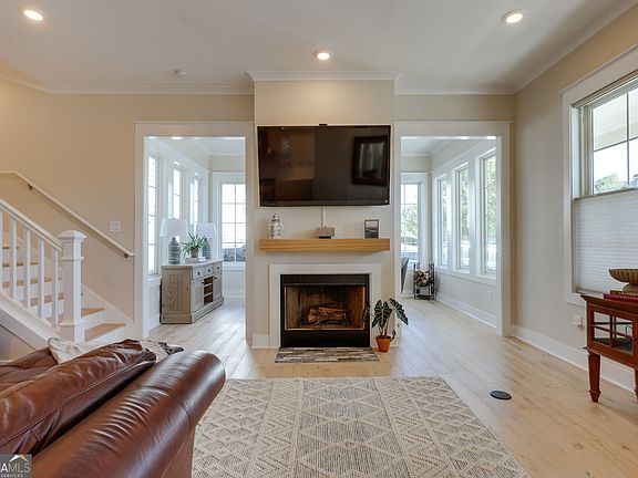 4th image of 179 Steepleview Dr