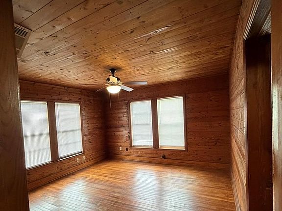 3rd image of 2021 Center Rd