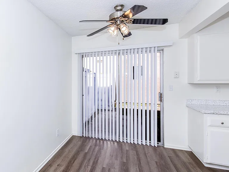 Buena La Vista Apartment Homes — Photo 52